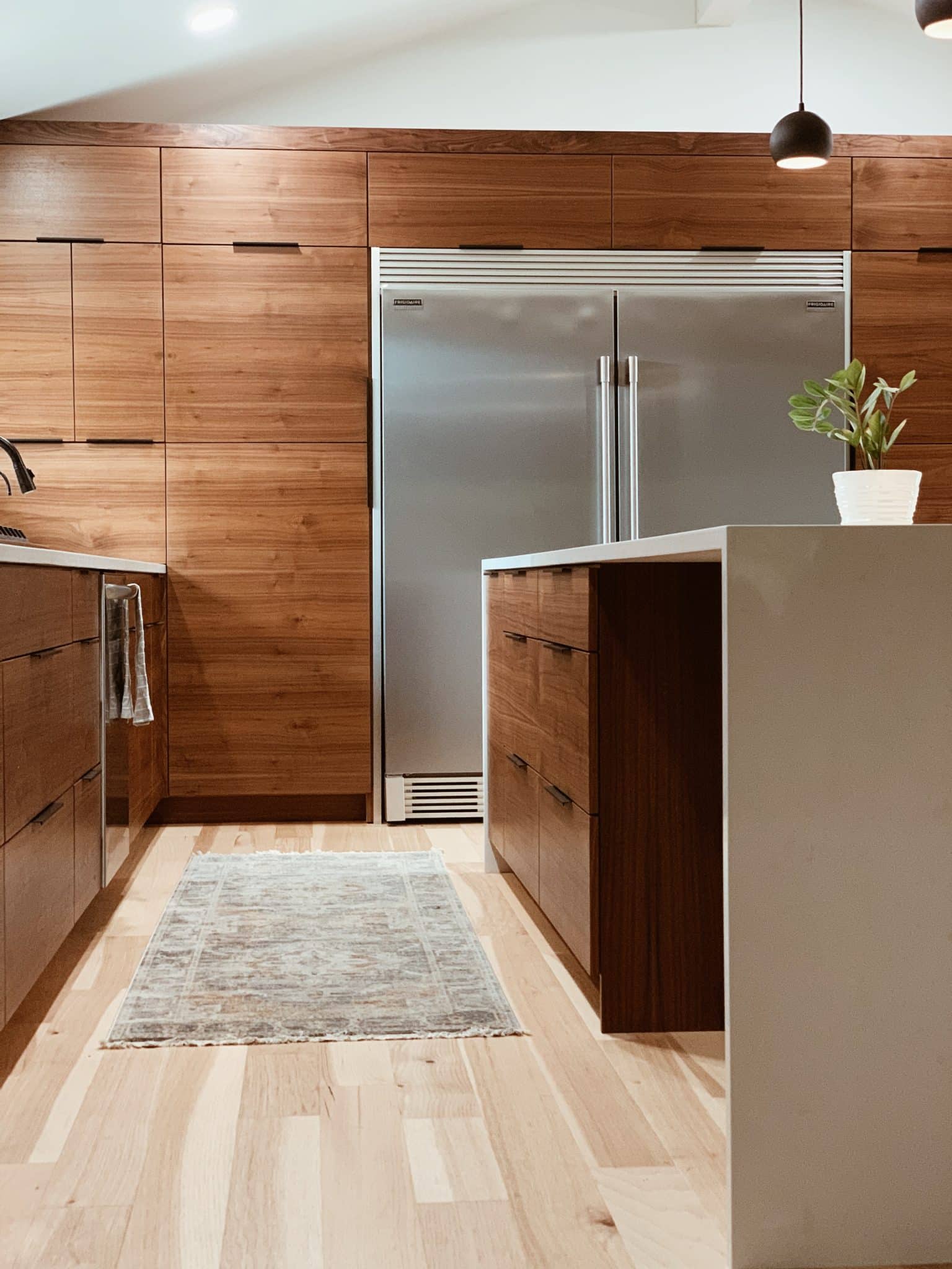 Deep Clean Your Refrigerator – The Ultimate Guide
